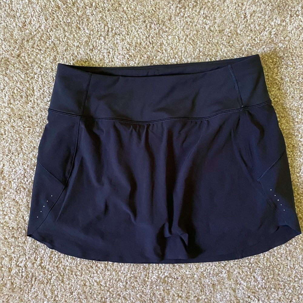 Athleta run with it 14” skort - size medium